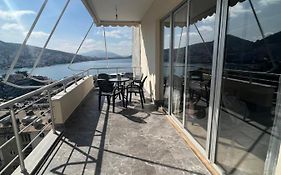 Center-sea view apartament,Sarande